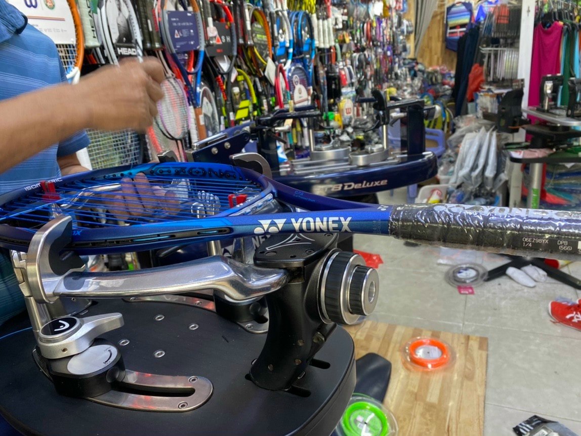 vợt tennis cho người mới chơi nên chọn loại nào